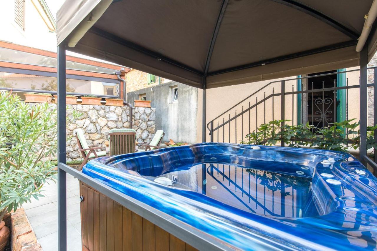 Holiday Home Bozanic เวอร์บนิค ภายนอก รูปภาพ