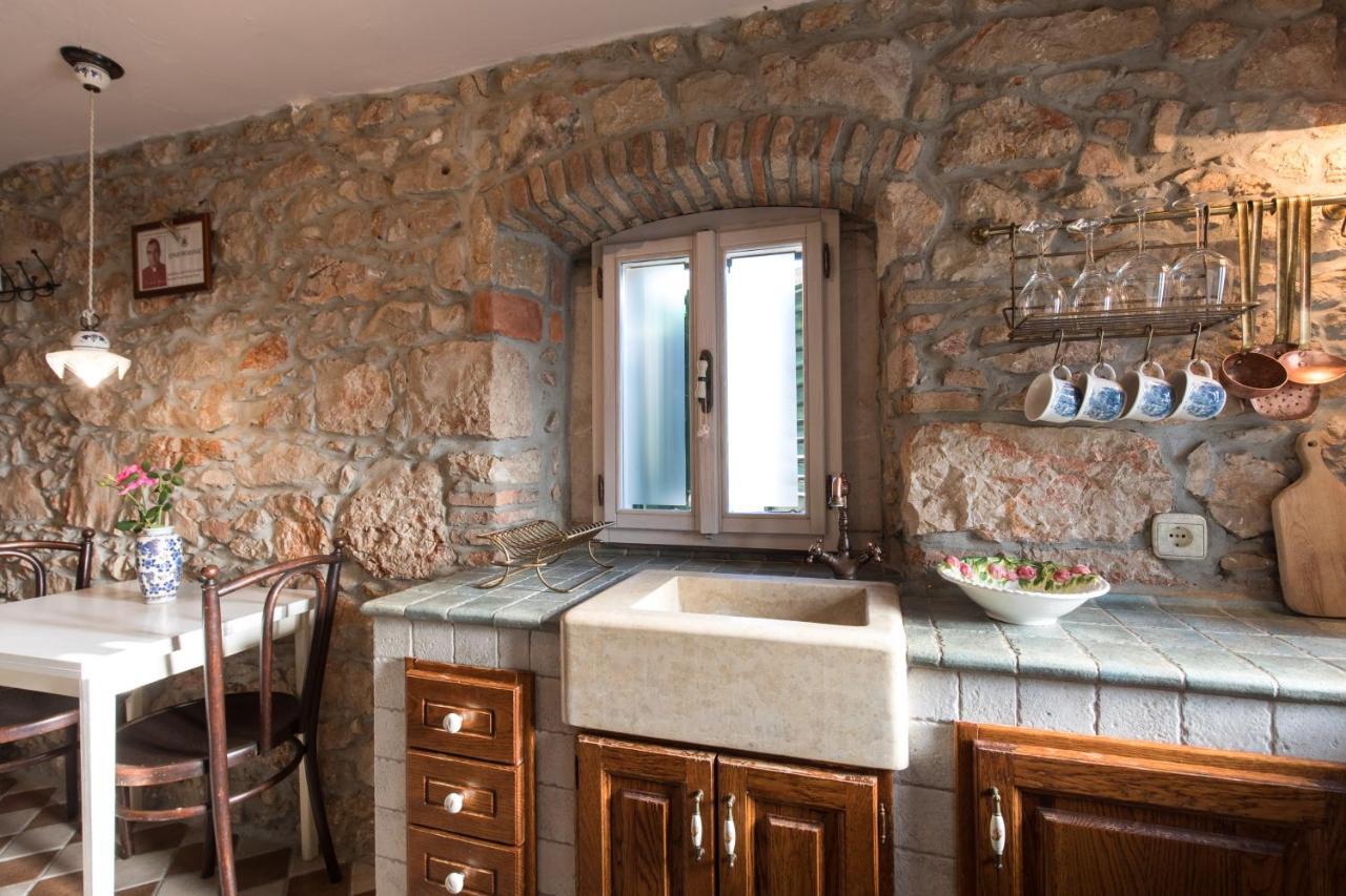 Holiday Home Bozanic เวอร์บนิค ภายนอก รูปภาพ