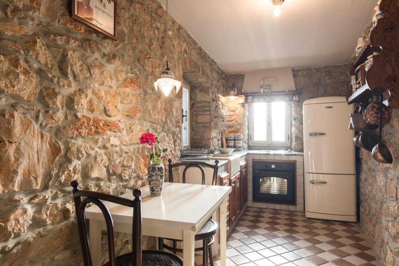 Holiday Home Bozanic เวอร์บนิค ภายนอก รูปภาพ
