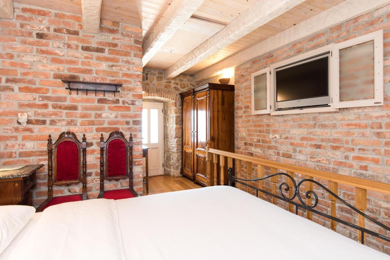 Holiday Home Bozanic เวอร์บนิค ภายนอก รูปภาพ