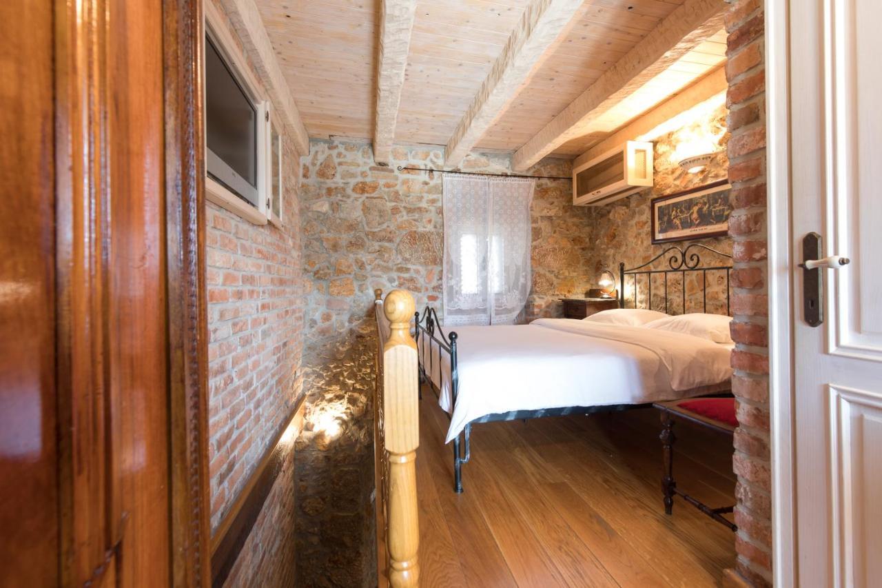 Holiday Home Bozanic เวอร์บนิค ภายนอก รูปภาพ