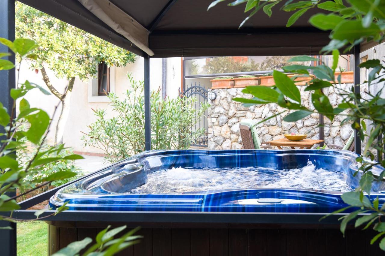 Holiday Home Bozanic เวอร์บนิค ภายนอก รูปภาพ